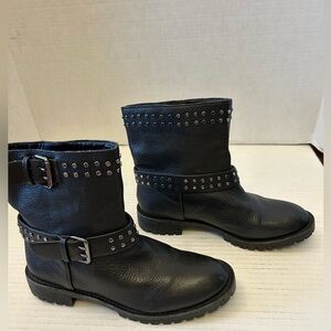 Gianni Bini women’s black leather studded moto biker ankle boots Sz-6.5. D